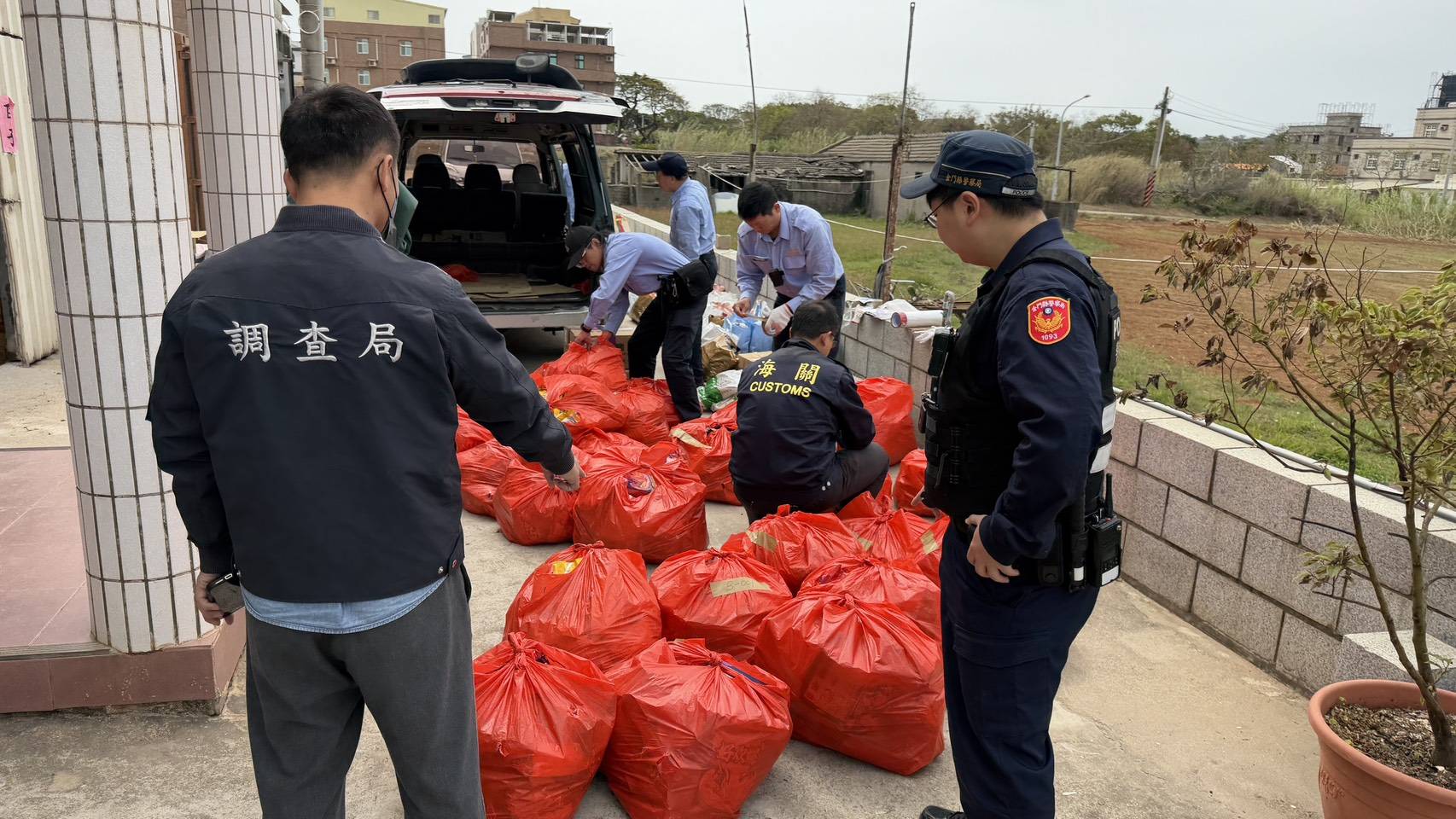 調查局清點私貨